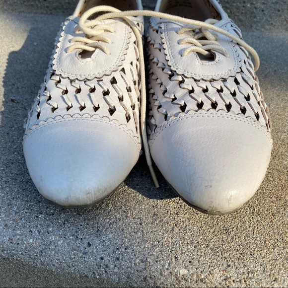 Ecote Urban Outfitters Leather Off-White shoes - Picture 7 of 8